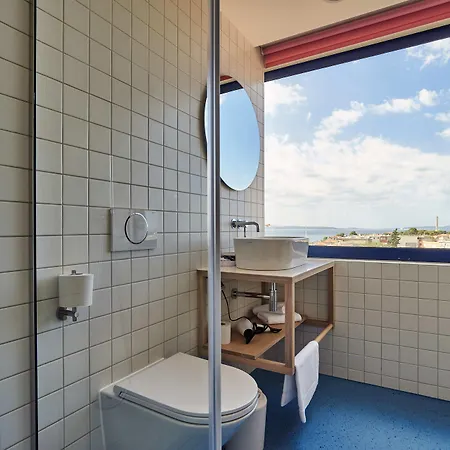 Up There Design Bed & Breakfast 4*