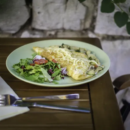 Up There Design Bed & Breakfast 4*