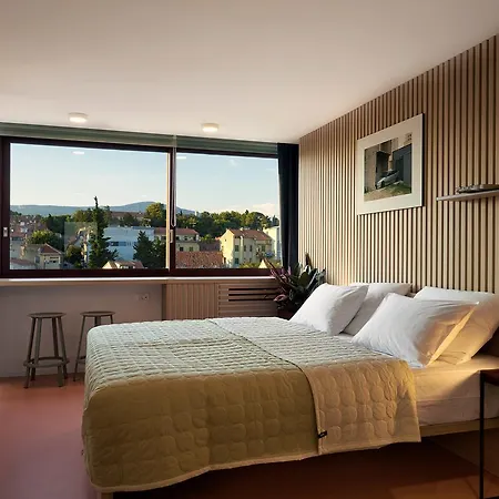 Up There Design Bed & Breakfast 4*