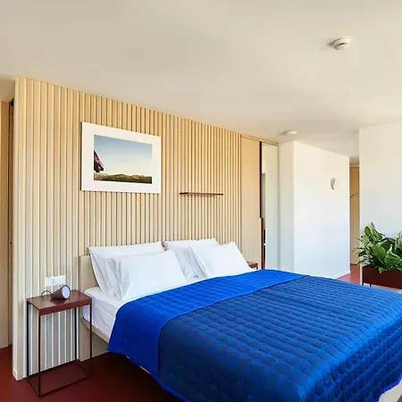 Up There Design 4* Split