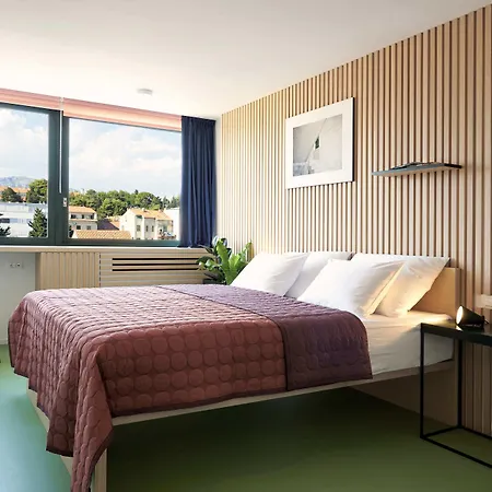 krevet i doručak Up There Design 4*
