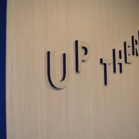 ベッド・アンド・ブレックファスト Up There Design