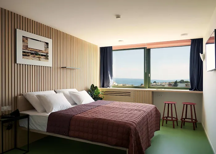 Up There Design krevet i doručak 4*