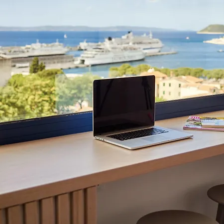 Up There Design Bed & Breakfast 4*