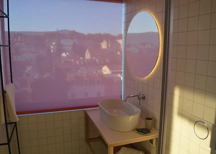 ベッド・アンド・ブレックファスト Up There Design 4*