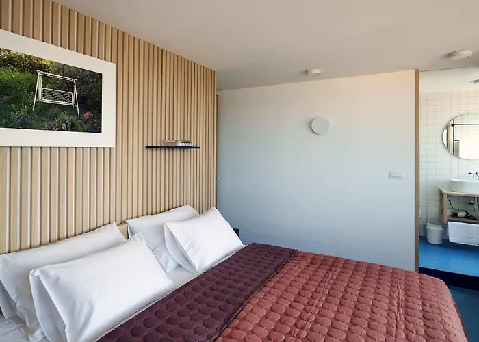 ベッド・アンド・ブレックファスト Up There Design