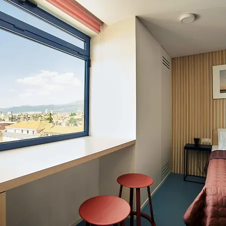 Up There Design Bed and breakfast 4*