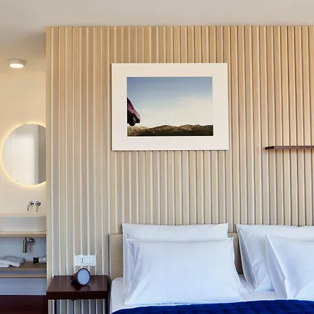 Up There Design 4* Split