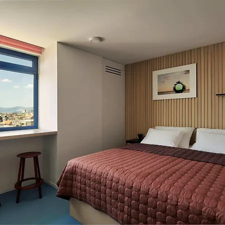 Bed and breakfast Up There Design 4*